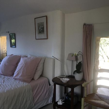 B&B Chambre De Julie Le Jardin เวซง-ลา-โรแมน ภายนอก รูปภาพ